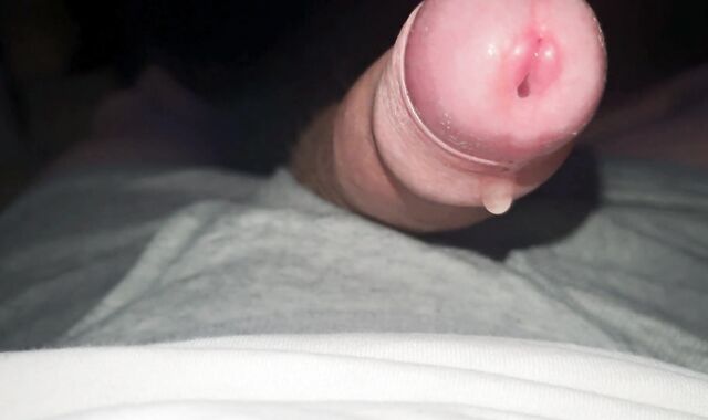 Vibing my bell end with pre-jizz and pop-shot