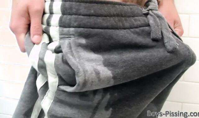 Solo twunk peed in his pants before dildoing himself