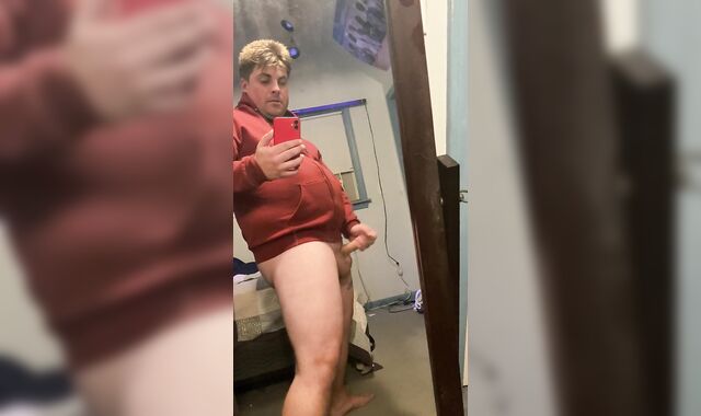 Male getting off bellowing spunk fountain on mirror