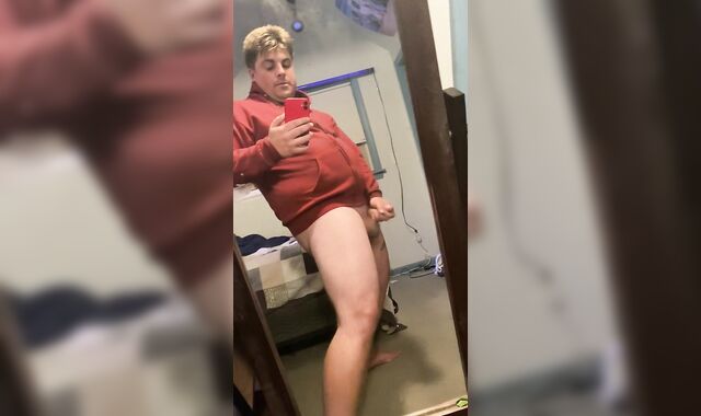 Male getting off bellowing spunk fountain on mirror