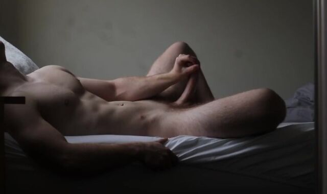 Teenager dude fapping his explosion