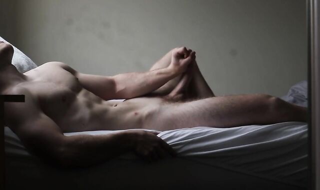 Teenager dude fapping his explosion