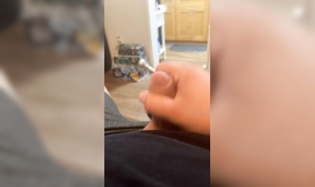 Homo Chub faps blows a stream and pees