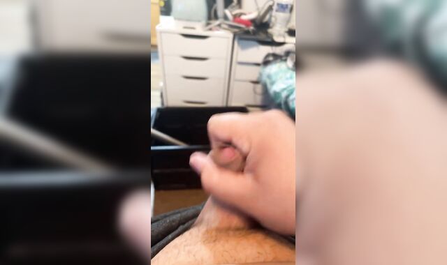 Homo Chub faps blows a stream and pees