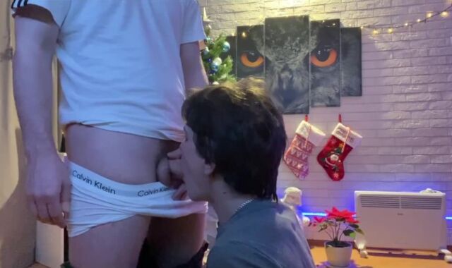 russian faggot blowage's his buddy's phat boy hard-on and gets pop-shot in the face