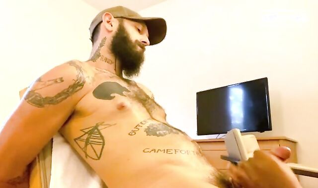 Matt Muck Gets Edged!