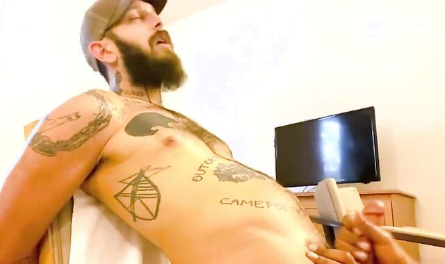 Matt Muck Gets Edged!