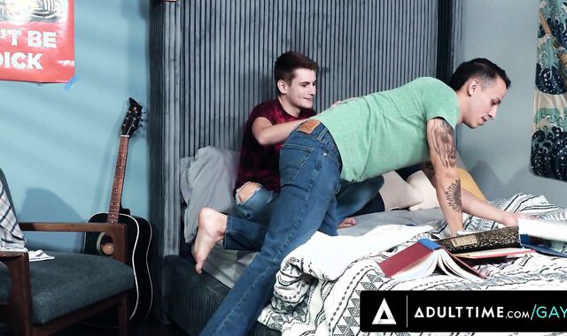 HETEROFLEXIBLE - Des Irez Fucked His Lad Boyfriend Trevor Harris' Prick-Squashing Arse Instead Of Investigating!