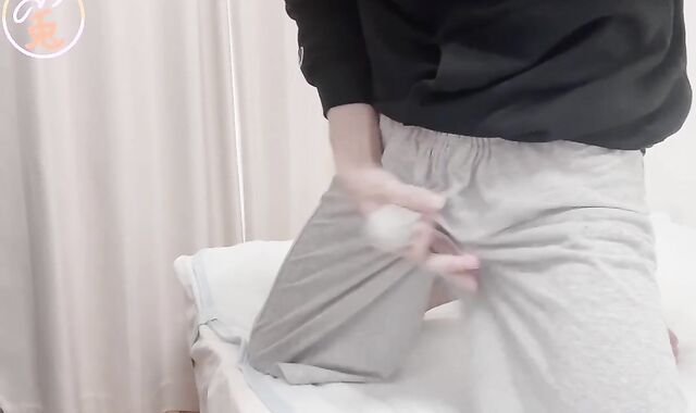【Japanese unexperienced guy's ejaculation in the pants♡】