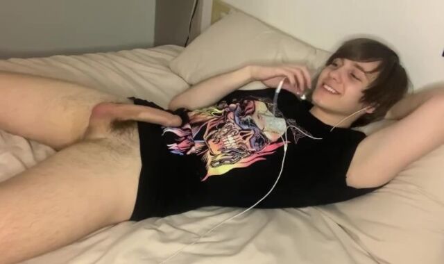 Wanking off on queer porno talking with my buddy