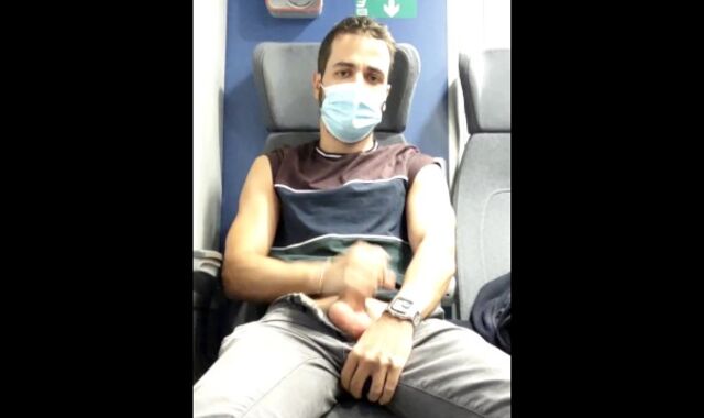 mi masturbo in treno ????????