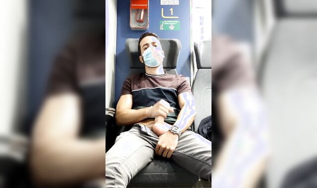 mi masturbo in treno ????????