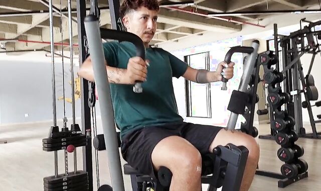 After the gym, a excellent arm job.