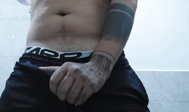 After the gym, a excellent arm job.