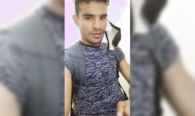 Me masturbo en baño público