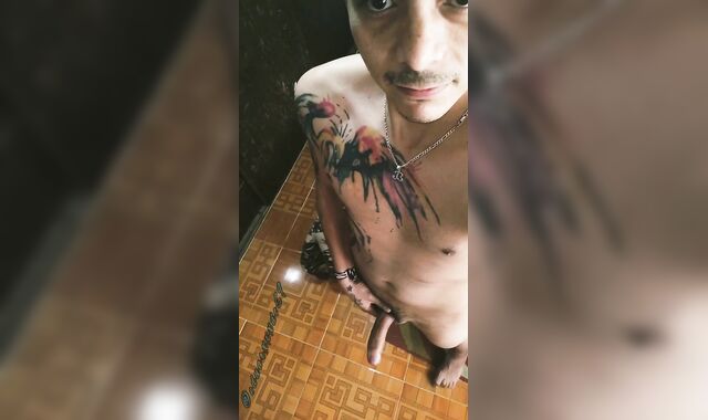 Super pop-shot in Eduarxxxdo69's room vergon