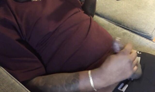 YAM-SIZED DARK-HUED MAN ROD had to lash out spunking all over forearm and t-tee-shirt