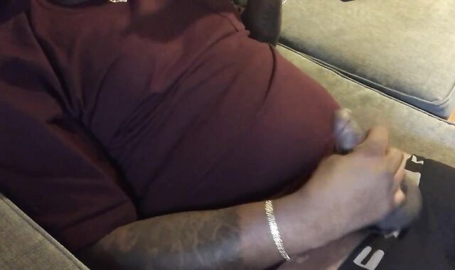 YAM-SIZED DARK-HUED MAN ROD had to lash out spunking all over forearm and t-tee-shirt