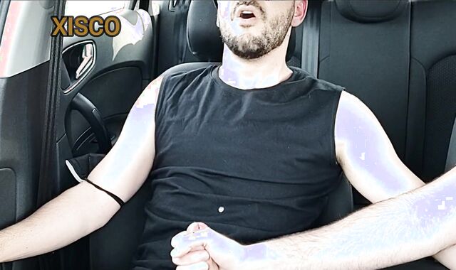 Xisco se hace paja en el coche