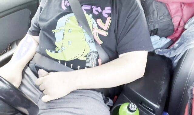 Homo chubs drains bone until he blows a geyser and shoots his flow in his camper