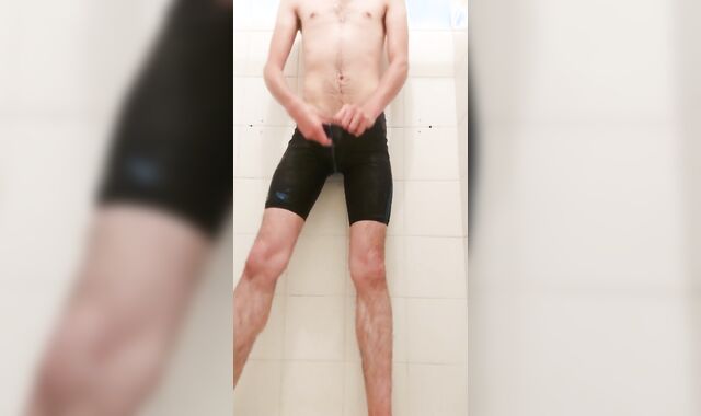 Speedo Fellow gets naughty in the bathroom