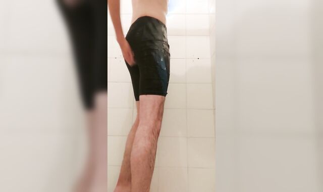 Speedo Fellow gets naughty in the bathroom