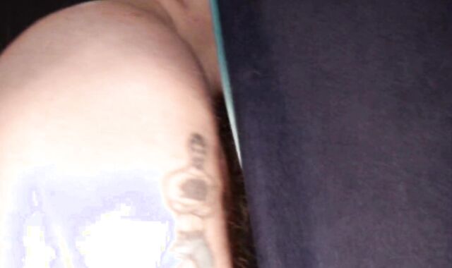 GH#17 Married boy from Grindr faps off at Glory Crevasse