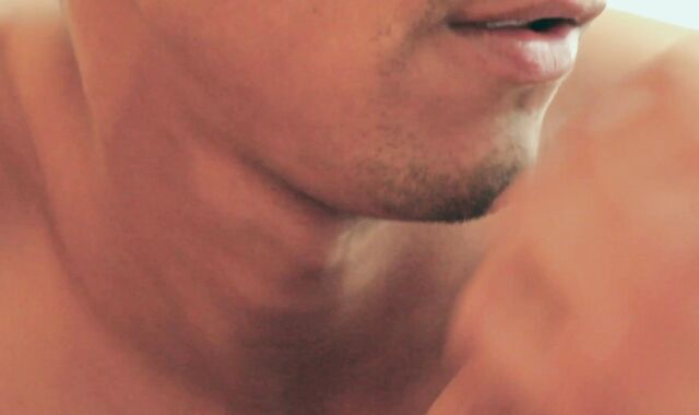 Mi amigo hétero me llena la cara de leche