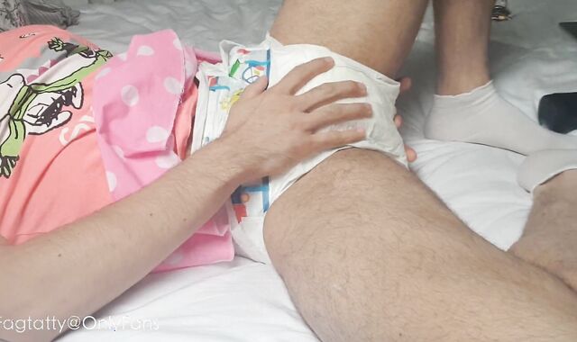 Sissy Fellow Diaper Wetting and Getting Off