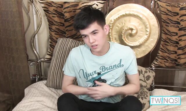 Xxx Lover Xander Penetrates Himself With A Fake-Chisel!