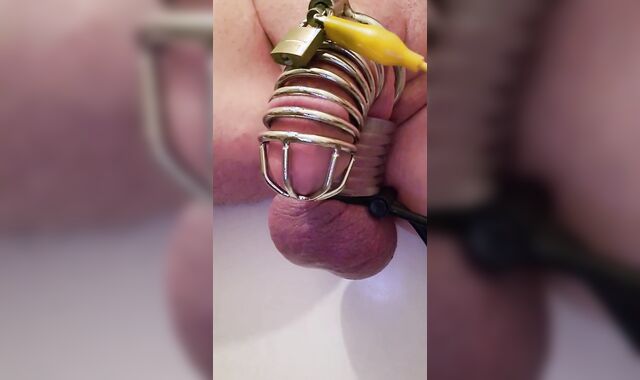 V-Card victim 27 day spunk whip out