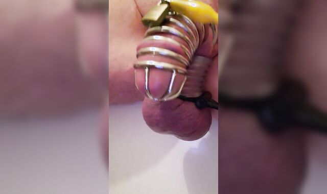 V-Card victim 27 day spunk whip out