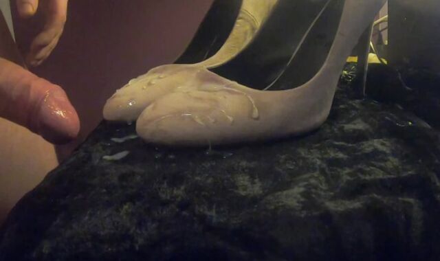 Spunking on some nude high-heeled boots