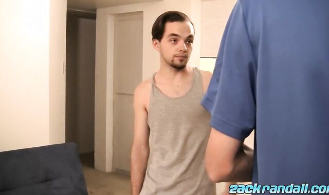 Amateurs Marcus Rivers and Caesar Cumming cum after milking