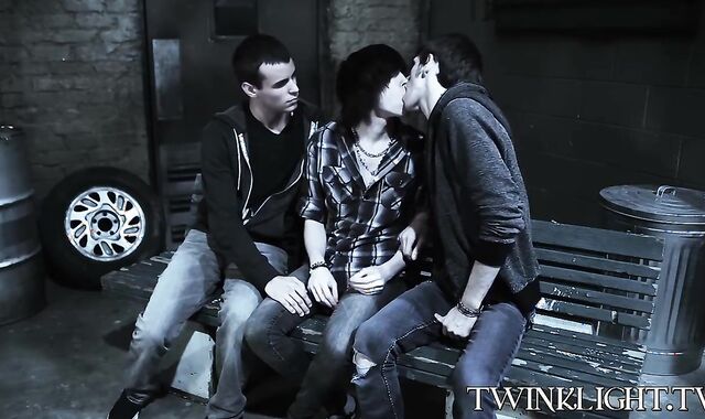 Super-Naughty twunks Tyler Bolt and Alex Todd anal nail in trio way