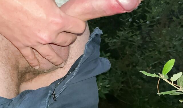 RUSSIAN STUD MASTURBATES OFF his YAM-SIZED FELLOW MEAT and SHRIEKS in the forest, AND then SHOOTS A GEYSER