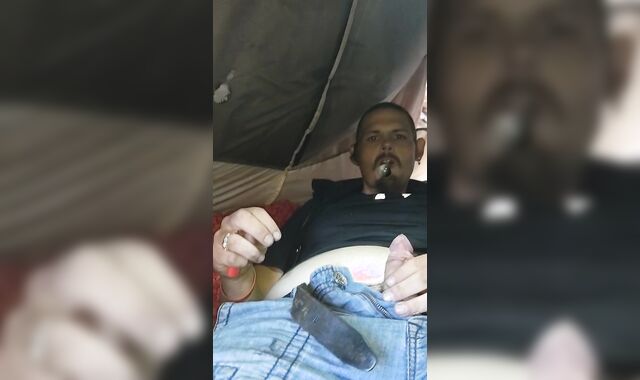 I love smoking and playing with my meatpipe.