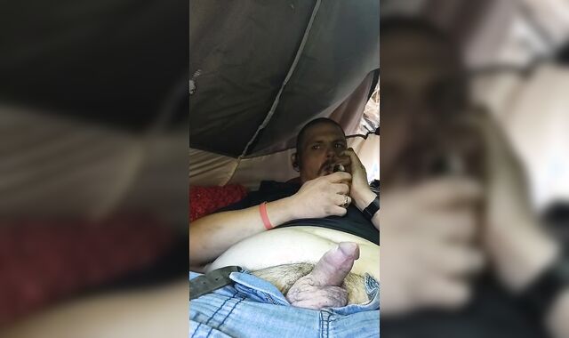 I love smoking and playing with my meatpipe.