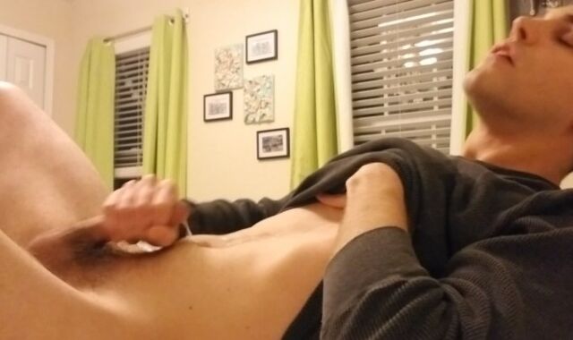 Hot Fellow Wanks and Moans with a Fleshy Money-Shot