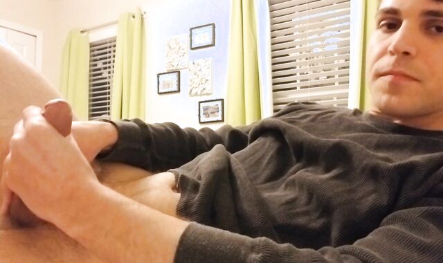 Hot Fellow Wanks and Moans with a Fleshy Money-Shot