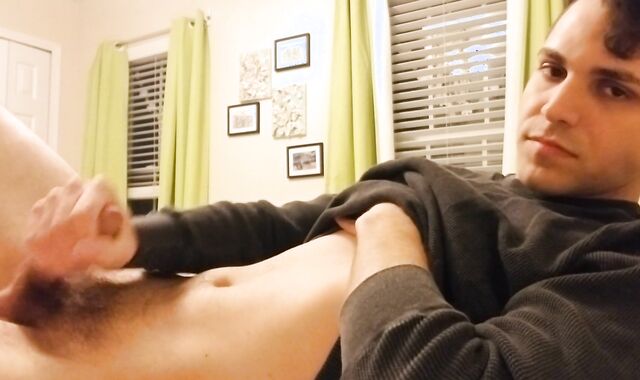 Hot Fellow Wanks and Moans with a Fleshy Money-Shot