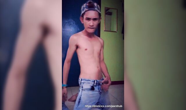 Masturbating Flash and Tonguing Jism