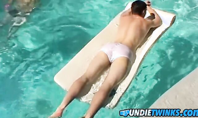 Defined Zack Randall is milked for jizm by homo Mike Roberts