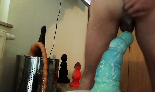 Testing some new fucktoys, Leviathan from PuffyToys! Part One!