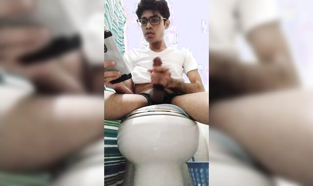 Late Night Masturbate Seeing Porno On My Smartphone