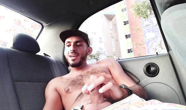 MASTURBATING OFF ON MY UBER / JALANDOME LA POLLA EN EL UBER