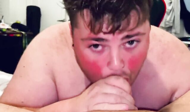 Fellating hubbies meatpipe