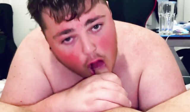 Fellating hubbies meatpipe