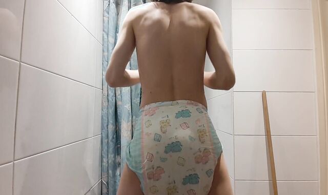 ABDL twink makes supreme use of his diaper and masturbates off till he completes off