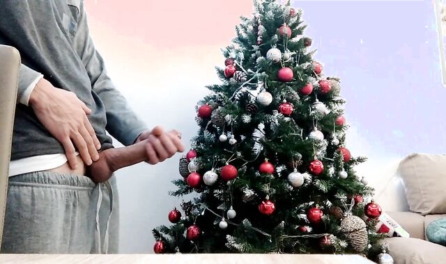 ????????❄Merry Christmas Supah-Killer Fellow in Jimjams Masturbates Off in Front of the Tree! Santa Claus I Want A Bi